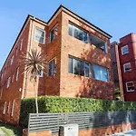 Ocean Retreat, Unbeatable Location, Family & Couple Friendly Apartment