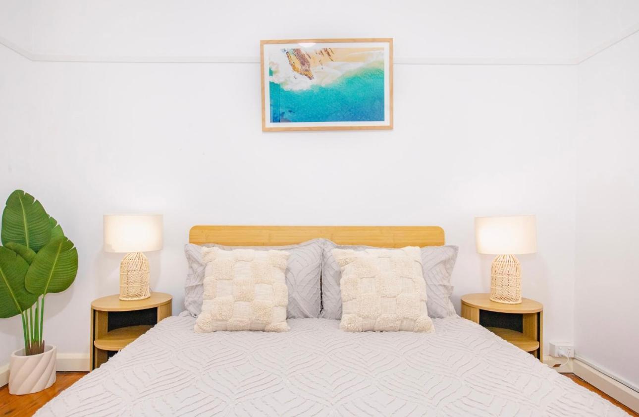 Ocean Retreat, Unbeatable Location, Family & Couple Friendly Apartment *
