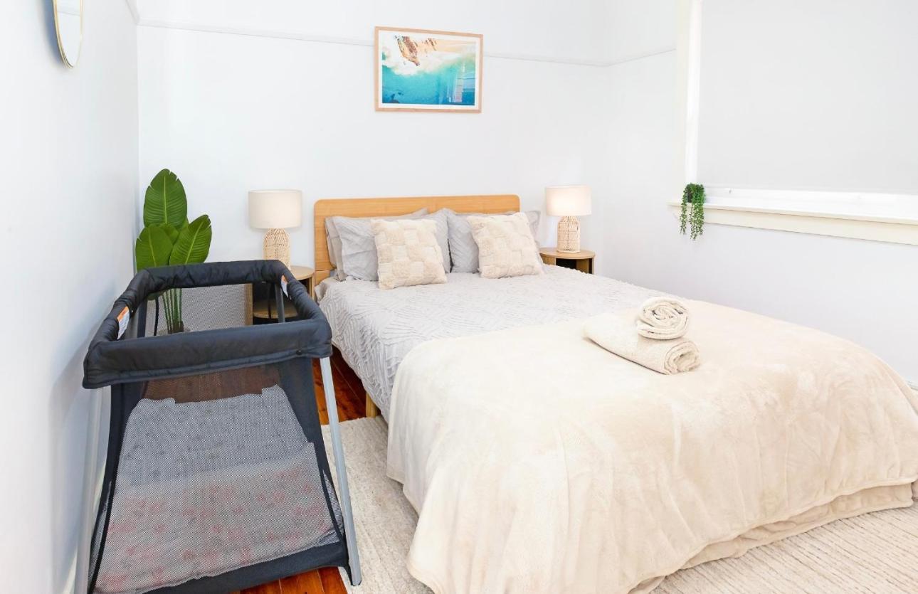 Ocean Retreat, Unbeatable Location, Family & Couple Friendly Apartment *