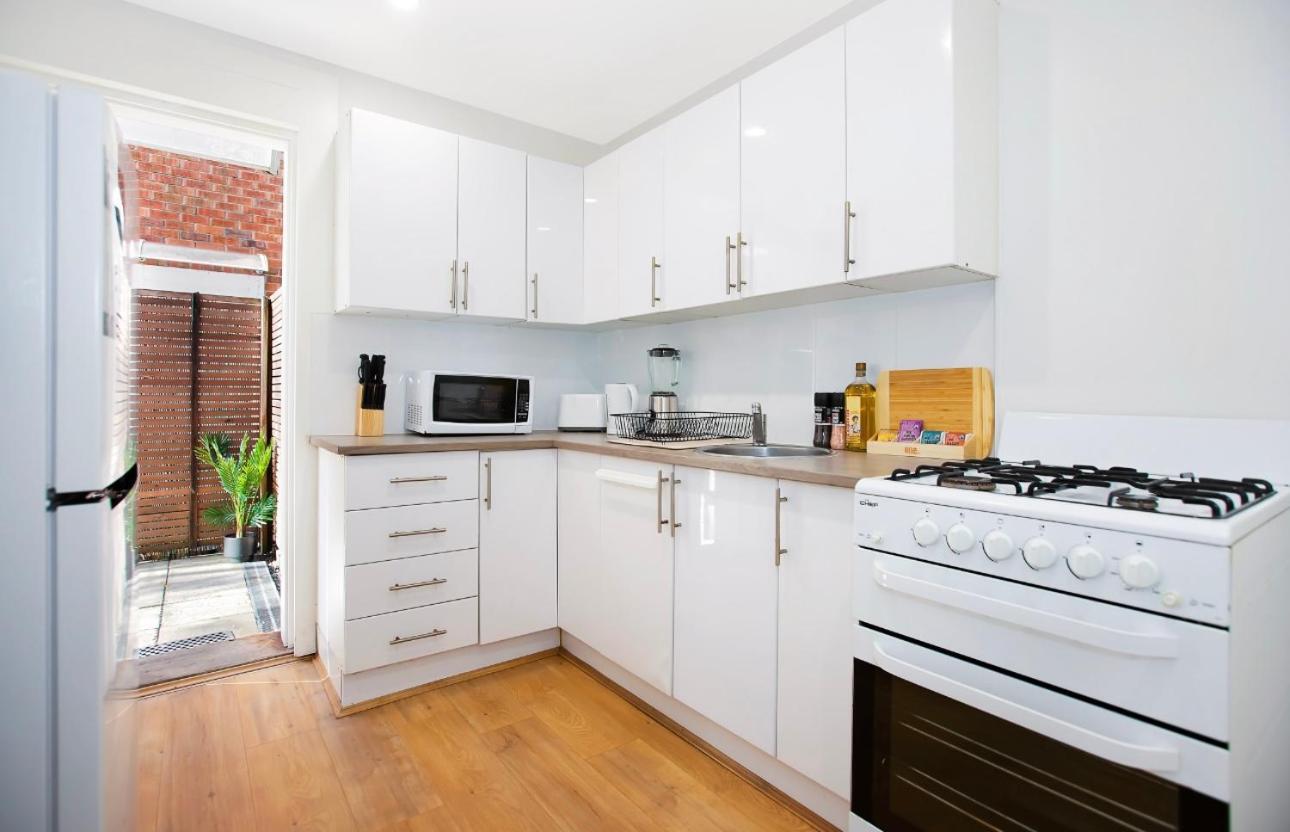Apartment Ocean Retreat, Unbeatable Location, Family & Couple Friendly *